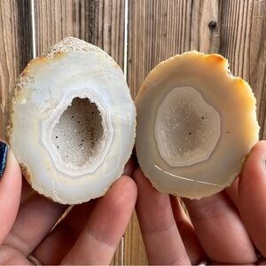 3.96 oz. Geode cut in half. Geode pair.  Polished Geode with Quartz points. G7